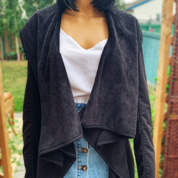 Lululemon Presence of Mind Wrap - Picture 4 of 13